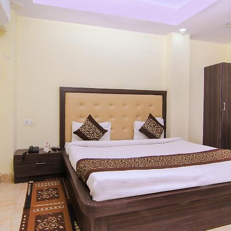 Oyo Flagship Hotel Cz Near Phoenix United Lakhnau Kültér fotó